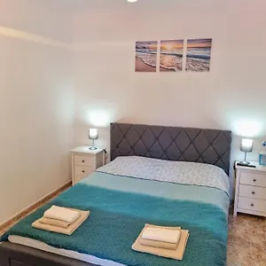 Newly Decorated Close To Habitación en casa particular La Línea de la Concepción